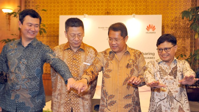 Huawei diminta oleh Menkominfo Rudiantara jangan hanya jualan saja di Indonesia, namun juga harus menggelontorkan dana untuk investasi.