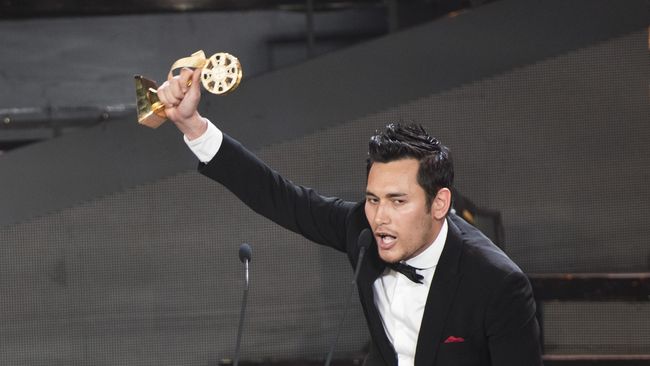 Berkat The Raid 2: Berandal, Arifin Putra memboyong piala aktor pendukung terbaik dalam Indonesian Movie Awards 2015. Sebelumnya ia juga menang Maya Awards.