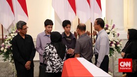 Tiru Ayah, Anak Dubes Burhan Ingin Jadi Diplomat