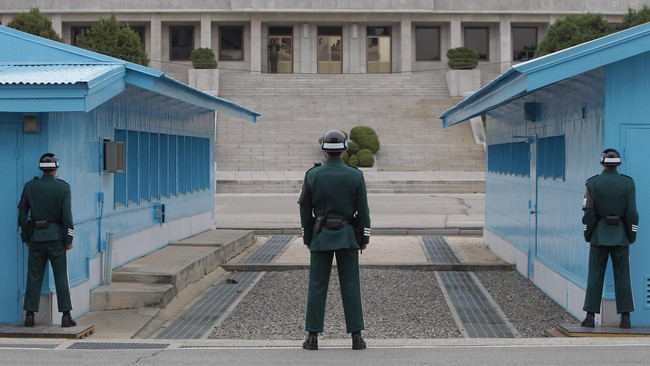Korea Utara membantah tudingan Korea Selatan bahwa negara itu bertanggungjawab atas pemasangan ranjau yang meledak dan melukai tentara Korsel di DMZ.