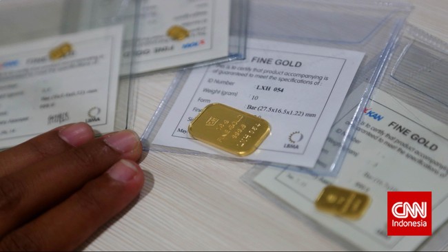 Harga emas Antam turun Rp1.000 menjadi Rp662 ribu per gram pada Rabu (22/5). Di pasar internasional, harga emas turun 0,3 persen jadi US$1,273 per ons.