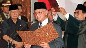 Terbang dari Jerman untuk Menemui Soeharto, Habibie Ditolak