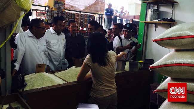 Komisi IV DPR RI meminta pemerintah membentuk tim khusus untuk mengurusi masalah beras impor bercampur plastik yang ditemukan di Bekasi.