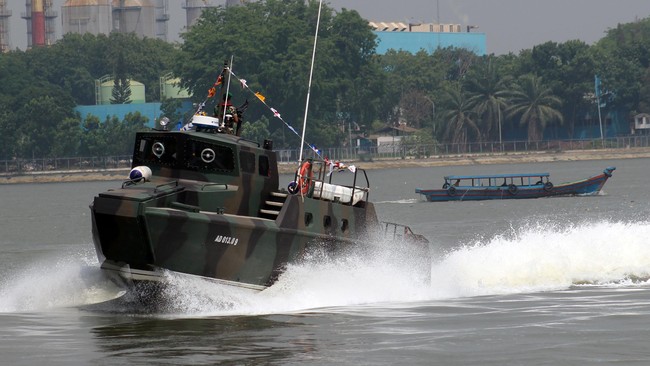 Berdasarkan hasil investigasi TNI AD, kapal motor milik TNI yang tenggelam di Kepulauan Seribu disebabkan kebocoran pipa dan ombak yang tinggi.