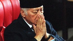 Silang Pendapat Pemberian Gelar Pahlawan untuk Soeharto