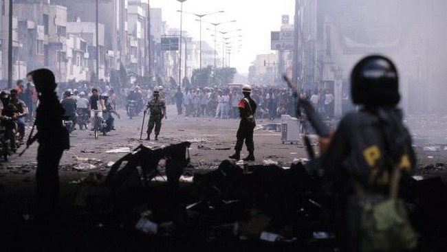 Tahun 1997 adalah sebuah tahun yang menyesakkan, berat, penuh derita buat Indonesia. Annus horribilis.