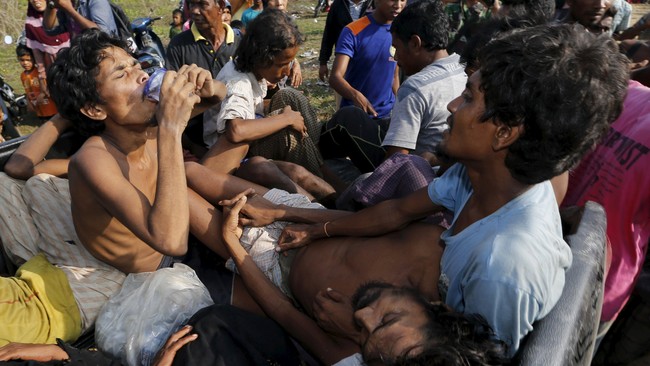 Balita berusia tiga tahun yang termasuk pengungsi Rohingya kondisinya memburuk setelah diselamatkan dari laut, Jumat (15/5).