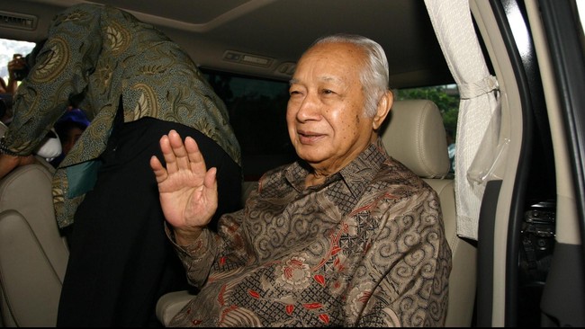 Golkar mengkritisi Keppres Nomor 2 Tahun 2022 tentang Hari Penegakan Kedaulatan Negara yang tak mencantumkan nama Presiden RI kedua, Soeharto.
