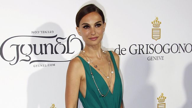 Aktris Natalie Portman dipastikan muncul dalam film Thor mendatang, 'Thor: Love and Thunder' yang rilis pada November 2021.