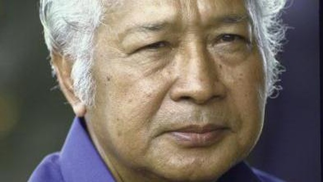 Di posisi yang sudah tidak menguntungkan, karakter asli seseorang terlihat. Soeharto mengundurkan diri, karena tidak lagi didukung oleh separuh lebih menterinya
