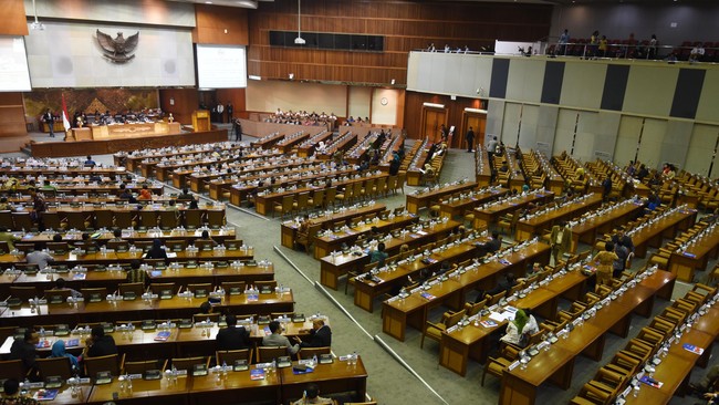 Meski banyak interupsi, dua isu besar itu akhirnya resmi diusung DPR.