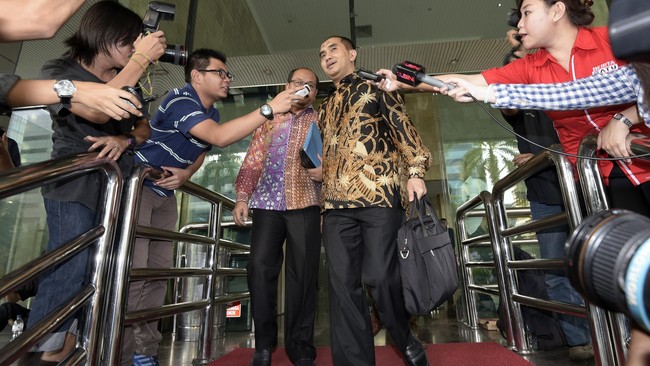 Mantan Dirjen Pembinaan dan Pengembangan Kawasan Transmigrasi Jamaluddin Malik ditahan dalam dugaan kasus korupsi dana tugas Kemenakertrans.