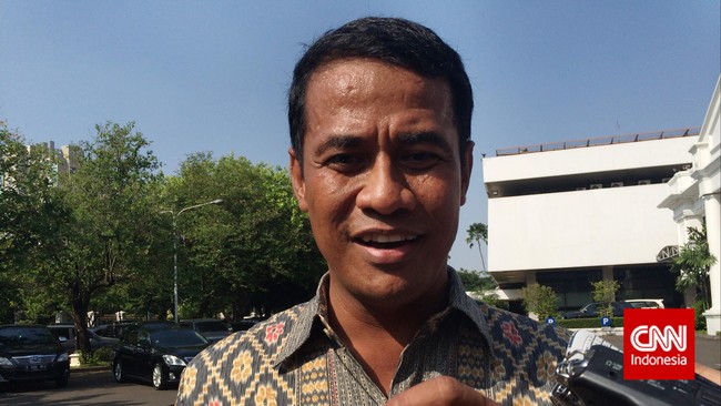 Menteri Pertanian Amran Sulaiman menyebutkan yang paling aman adalah membeli beras lokal yang kualitasnya terjamin bagus.