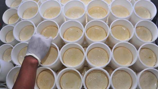 AS mengusulkan penerapan tarif US$4 miliar untuk impor berbagai produk dari Uni Eropa. Mulai dari keju parmesan, daging babi, wiski, sosis, hingga zaitun.