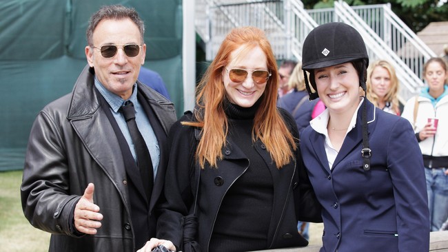 Meski lahir dari keluarga rocker, Jessica Springsteen, justru memilih karier sebagai atlet berkuda.