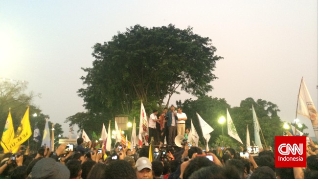 Pratikno menyatakan Presiden Jokowi telah menjawab tuntutan mahasiswa meski tak dapat secara langsung berdialog dengan mereka karena padatnya jadwal.
