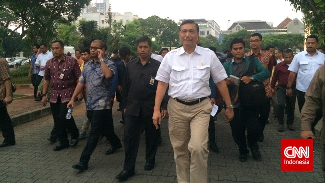 Kepala Kantor Staf Kepresidenan Luhut Binsar Panjaitan melakukan orasi&nbsp;di tengah massa mahasiswa. Istana mengapresiasi aspirasi para mahasiswa.