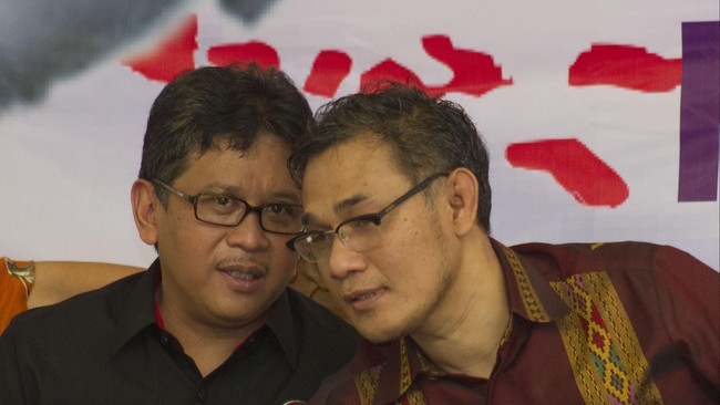 Hasto merespons manuver Budiman Sudjatmiko, Effendi Simbolon hingga isu kedekatan Jokowi dengan Prabowo Subianto.