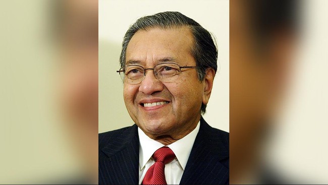Pengunduran diri Mahathir Mohamad dari partai yang berkuasa, UMNO, diperkirakan dapat memecah dukungan etnis Melayu Muslim di Malaysia.