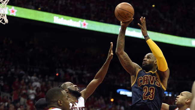 LeBron James melewat rekor menit bermain di babak play-off milik Michael Jordan. James kini berpeluang menggusur catatan waktu Magic Johnson.