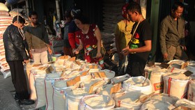 'Tak Ada Beras Plastik di Persediaan Bulog'