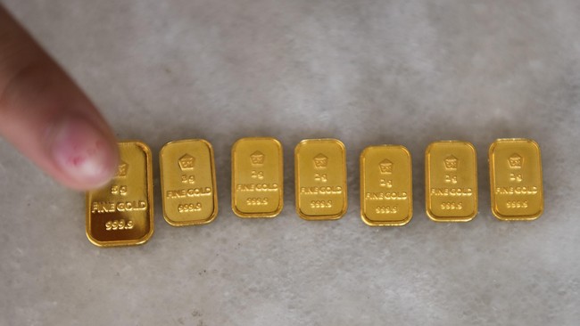 Harga emas Antam anjlok Rp12 ribu ke level Rp928 ribu pada Kamis (17/6).