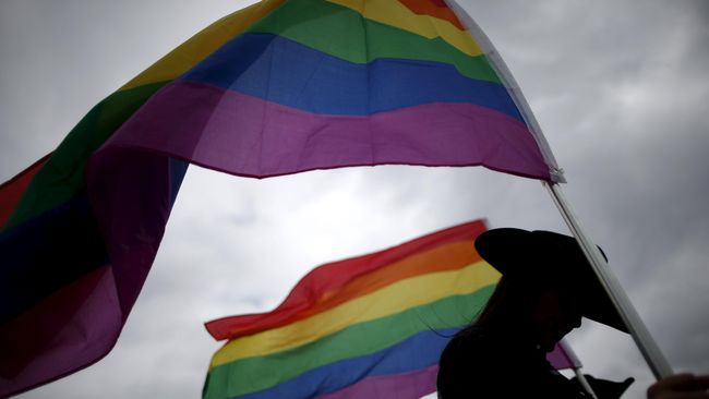 Setelah menolak seorang anggota transgender, organisasi kepemudaan di Amerika merevisi keputusannya dan menerima kelompok minoritas tersebut.