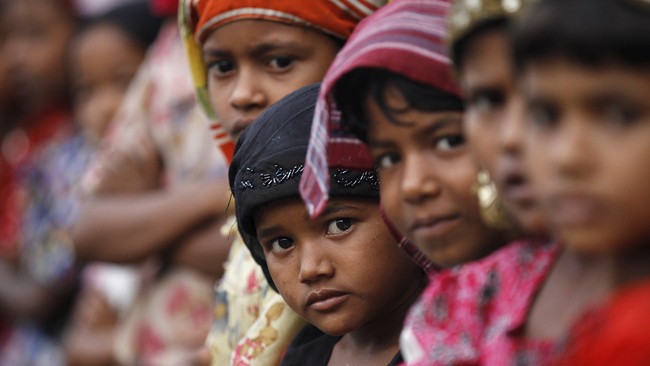 Sekelompok penganut dan biksu Buddha garis keras berunjuk rasa menentang pemulangan kembali pengungsi etnis Rohingya ke Myanmar.