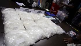 Polisi Bekuk Ibu Rumah Tangga Bandar Sabu 28 Kg
