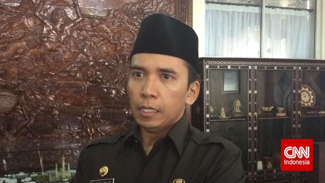 Gubernur NTB M. Zainul Majdi menargetkan pembangunan infrastruktur bisa dimulai kuartal II 2015 ini dan diharapkan bisa memancing investasi.