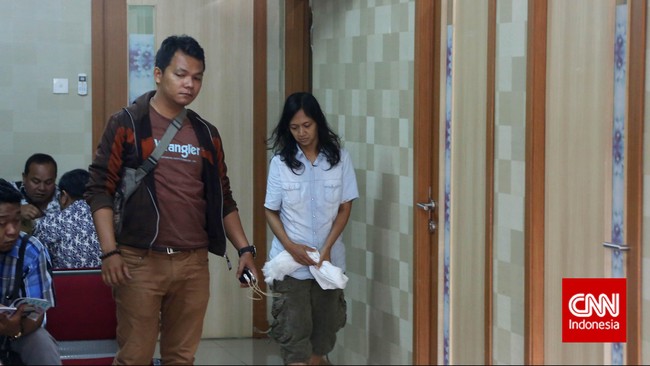 Polisi mengamankan 50 butir ekstasi dari seorang yang diduga menjadi pemasok bagi pasangan suami istri yang menelantarkan anak di Cibubur beberapa waktu lalu.