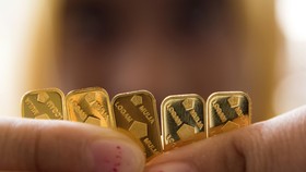 Kilau Harga Emas Kerek Saham Pedagang dan Tambang Emas