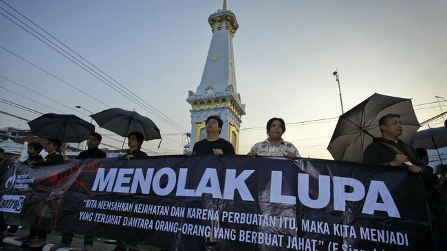KontraS mencatat, belum ada satu pun gebrakan Jokowi untuk tuntaskan kasus hak asasi manusia. Padahal saat kampanye, tim Jokowi minta masukan KontraS.