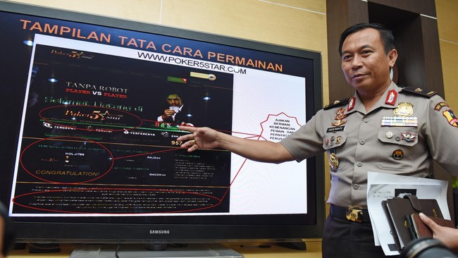Tidak efektifnya KTP elektronik bisa menyebabkan maraknya identitas ganda.  