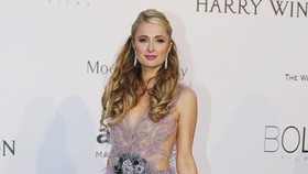 Mewahnya Cincin Tunangan Rp27 Miliar Paris Hilton-Chris Zylka