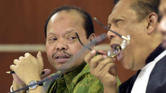 Mantan Ketua Komisi VII DPR Sutan Bhatoegana divonis 10 tahun penjara karena terbukti menerima suap dalam pembahasan APBN Perubahan 2013.