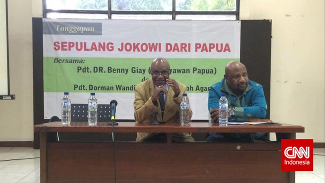 Kapuspen TNI Mayjen TNI Fuad Basya menyatakan TNI di Papua menjaga perbatasan dan tugas utamanya menjaga perdamaian.
