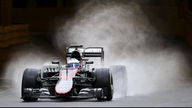McLaren pada Red Bull: Kami Bukan Badan Amal!
