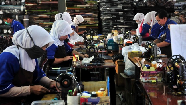“Industri manufaktur besar dan sedang triwulan II 2015 naik 5,44 persen dibandingkan dengan triwulan II tahun lalu," ujar Kepala BPS Suryamin.
