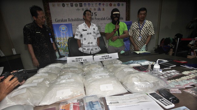 Kemenkumham pecat Dedi Romadi, petugas Lapas Banceuy, Bandung dalam rangkaian gerakan, 'Ayo Kerja Kami PASTI' yang serentak digelar di seluruh kanwil pagi ini.