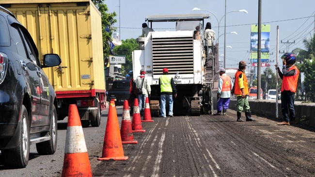 Gubernur Jawa Tengah Ganjar Pranowo memprioritaskan jalan nasional dan provinsi yang kerap jadi pilihan utama pemudik.