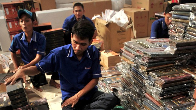 Kementerian Ketenegakerjaan melansir Upah Minimum Kota/Kabupaten (UMK) Jawa Tengah paling tinggi hanya sebesar Rp 1,38 juta.