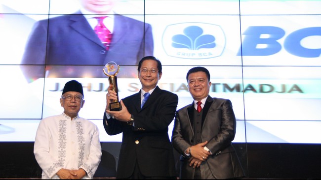 Suku bunga BI yang diturunkan menurut bos BCA Jahja Setiaatmadja tidak berarti jika permintaan kredit tidak ada akibat lemahnya daya beli.