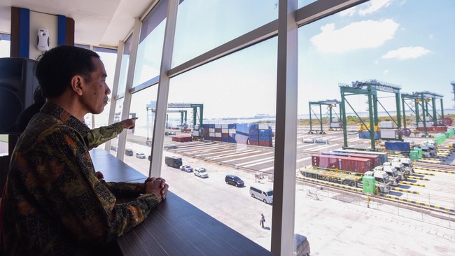 Kementerian Perhubungan mengklaim pembangunan tol laut selama tiga tahun terakhir berhasil menekan perbedaan harga di wilayah timur 20-40 persen.