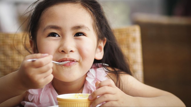 Pernah nggak saat kamu makan es krim, tiba-tiba otakmu terasa ‘beku’ selama beberapa detik, lalu hilang? Kenali yuk penyebabnya.