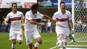 Stuttgart Lolos Degradasi, Hamburg Play-off