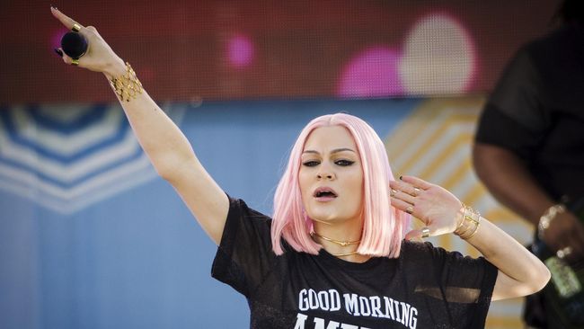 Jessie J yang kualitasnya sudah tak diragukan lagi sebagai penyanyi, justru ikut kompetisi di China dan menang sebagai juara pertama.