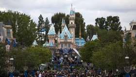 Shanghai Buat Aturan Khusus Bermain di Disneyland