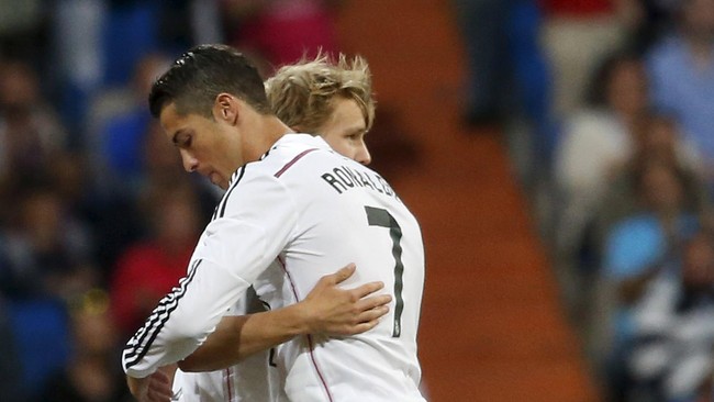 Cristiano Ronaldo gagal samai rekor Lionel Messi namun di saat bersamaan Martin Odegaard mencetak rekor dalam sejarah klub Real Madrid.
