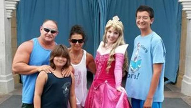 Frank Goodman, yang di atas ring punya julukan seram sebagai 'The Masked Maniac', kini jadi pengunjung setia Walt Disney World Resort.